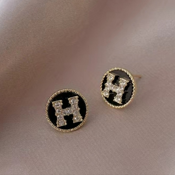 Nwtib.Classic rhinestone initial stud earrings - Picture 3 of 4